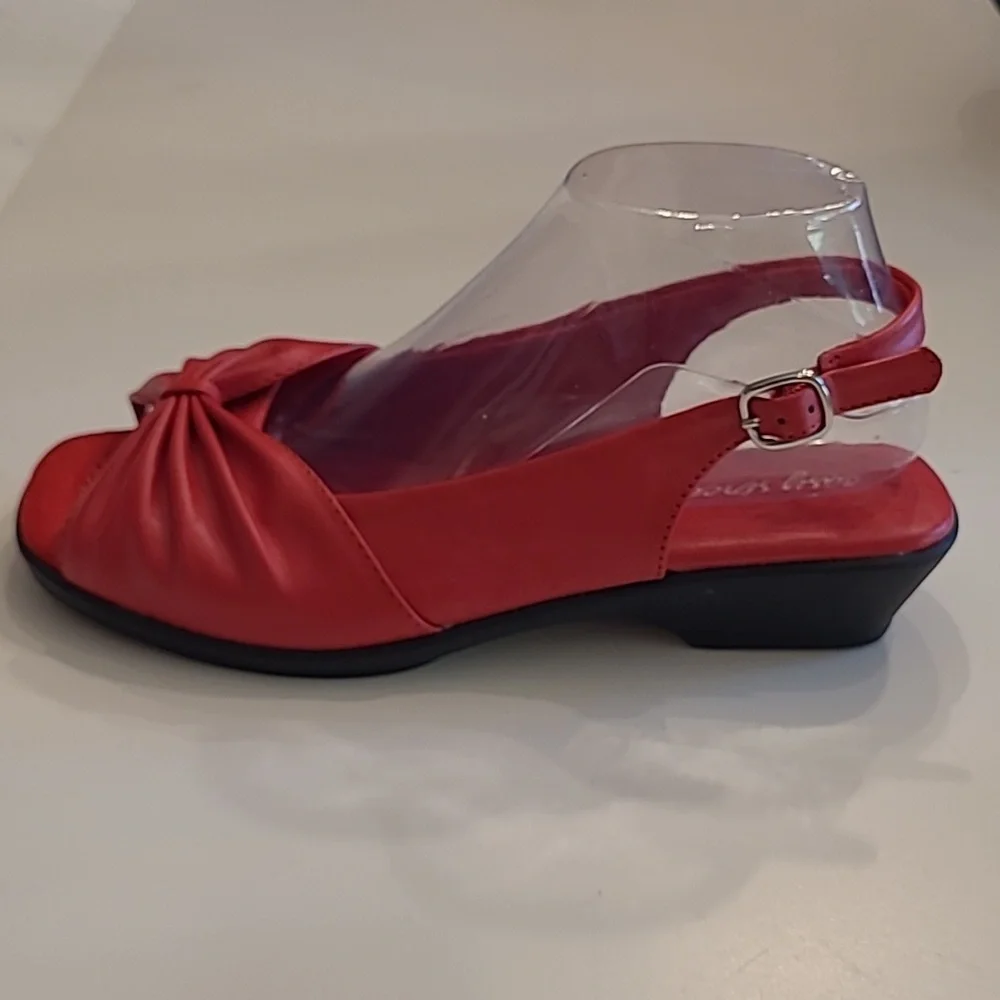 Easy Street Soft Red slingback Wedge Sandals Block Heels Ankle Strap Retro NWOT